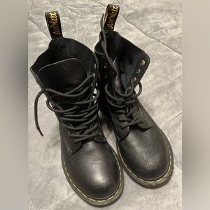 Dr Martin 1460 WOMEN'S PASCAL VIRGINIA LEATHER BOOTS, Size 7, GUC